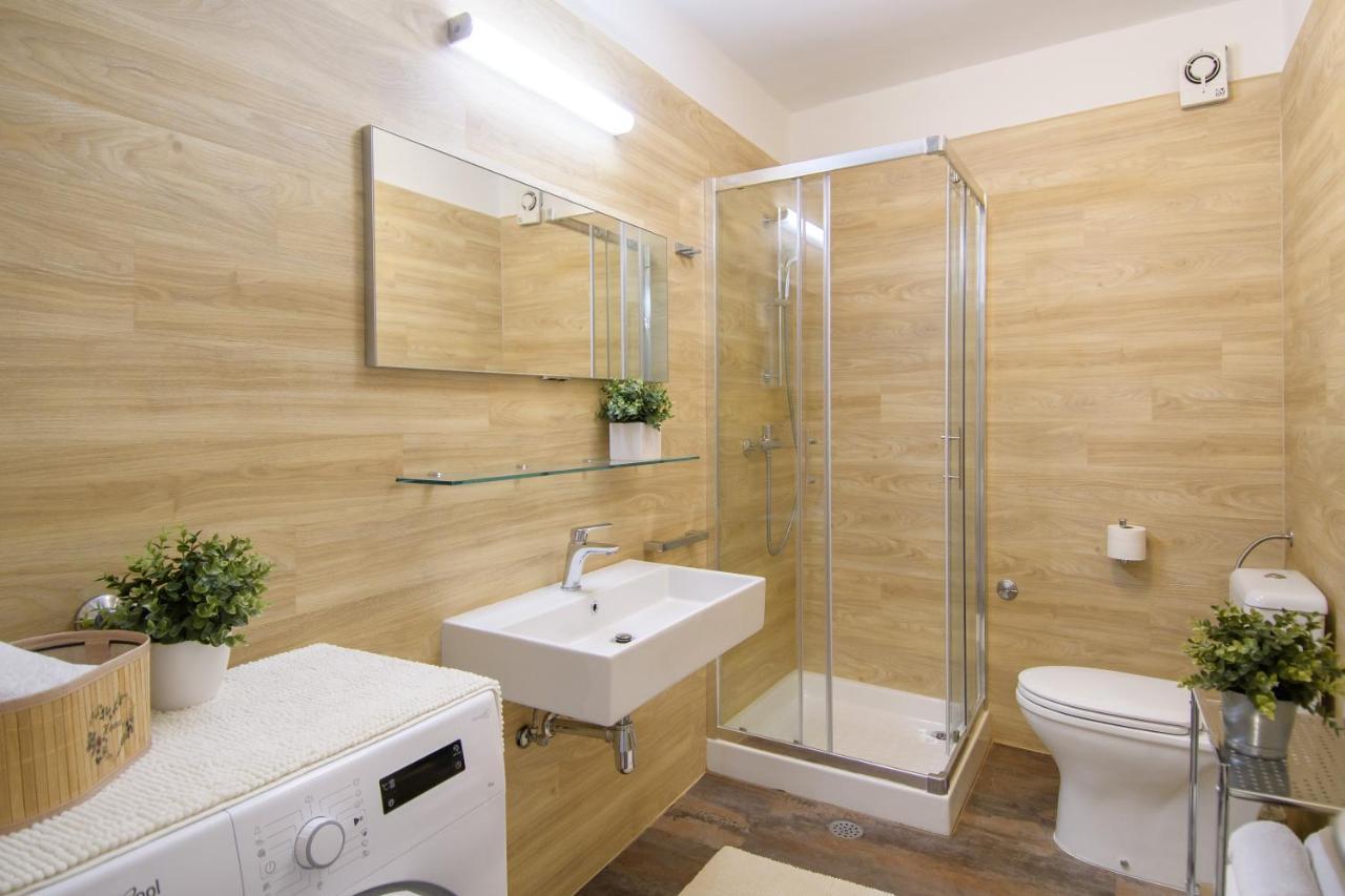 Julie City Centre Porec Apartment Экстерьер фото
